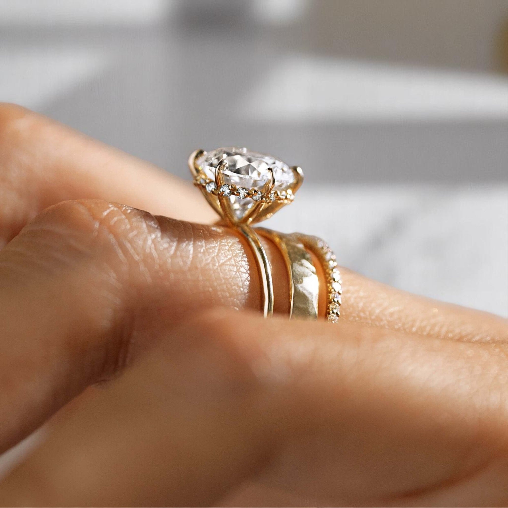 handmade-2-ct-round-moissanite-gold-ring–timeless-beauty-model-2