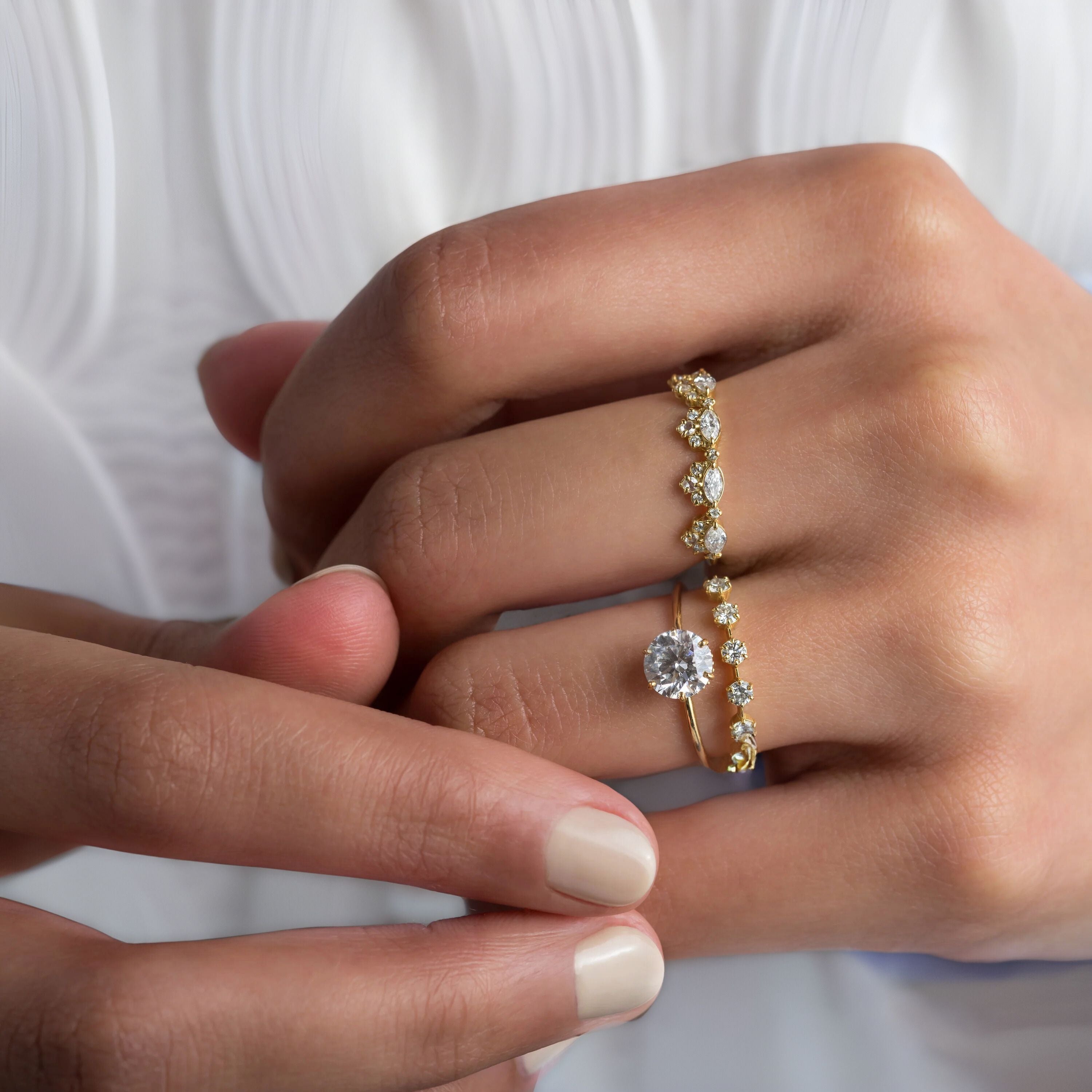 handmade-2-ct-round-moissanite-gold-ring–timeless-beauty-model-4