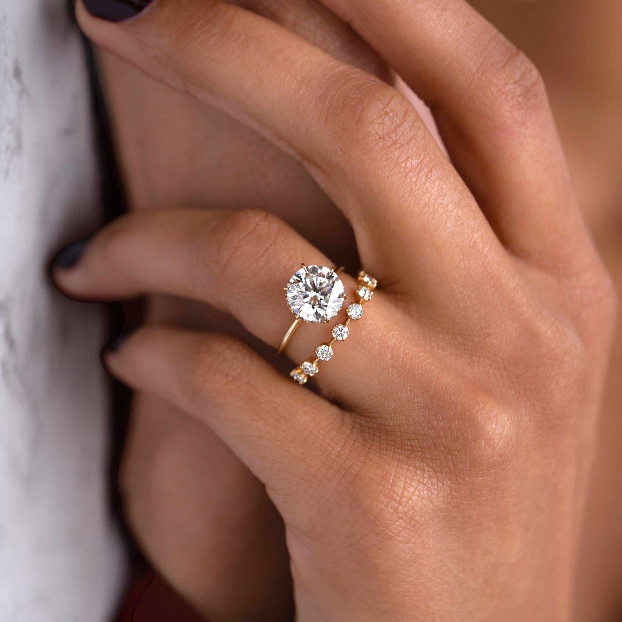 handmade-2-ct-round-moissanite-gold-ring–timeless-beauty-model-5