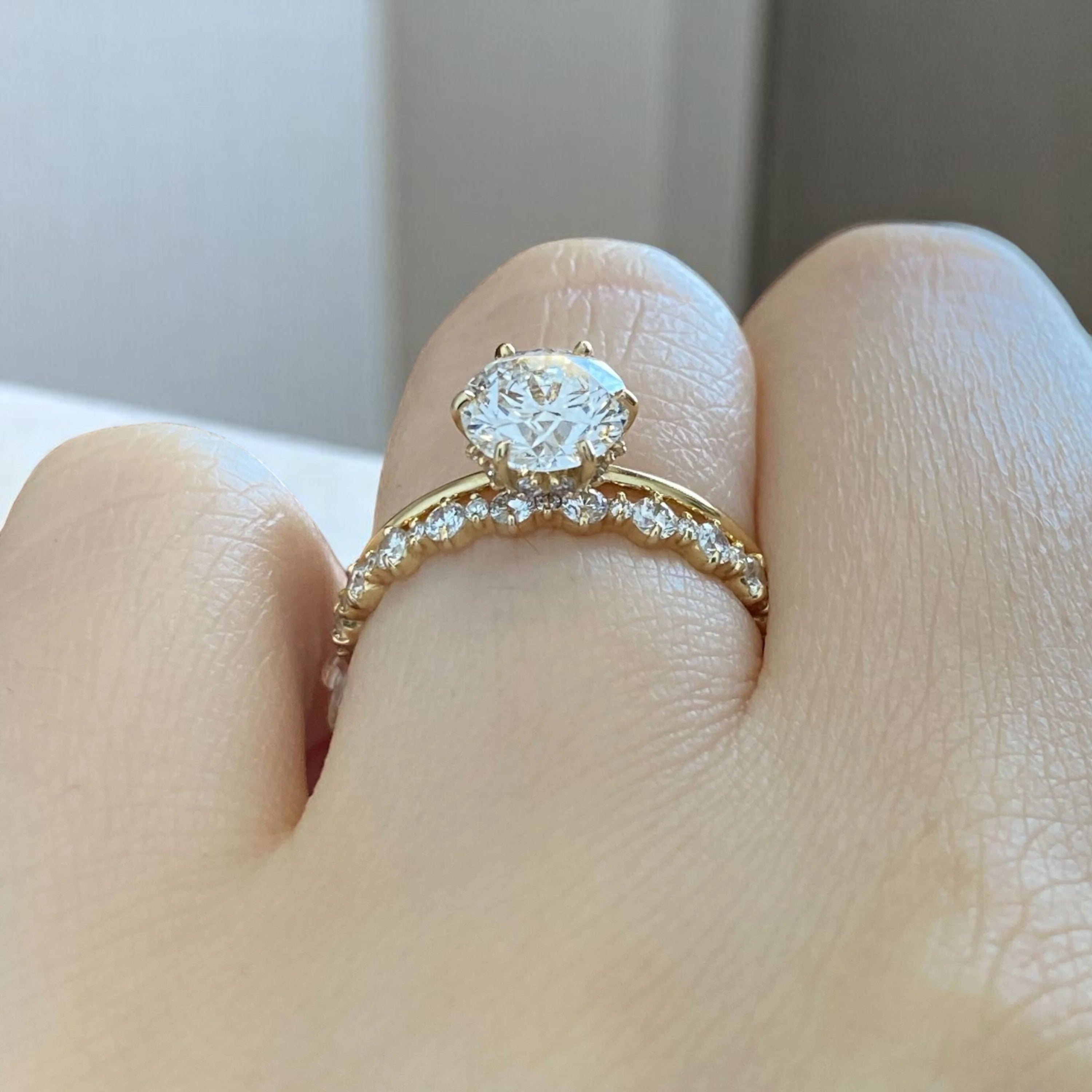 handmade-2-ct-round-moissanite-gold-ring–timeless-beauty-model-6