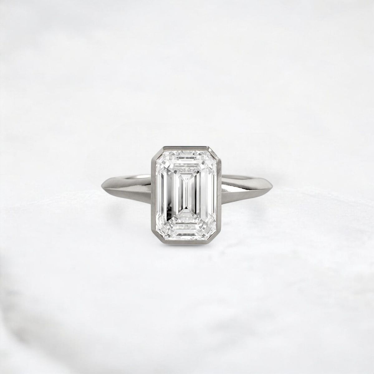 hidden-muse-emerald-glow-bezel-moissanite-engagement-ring-3-ct-platinum-gemfora-1