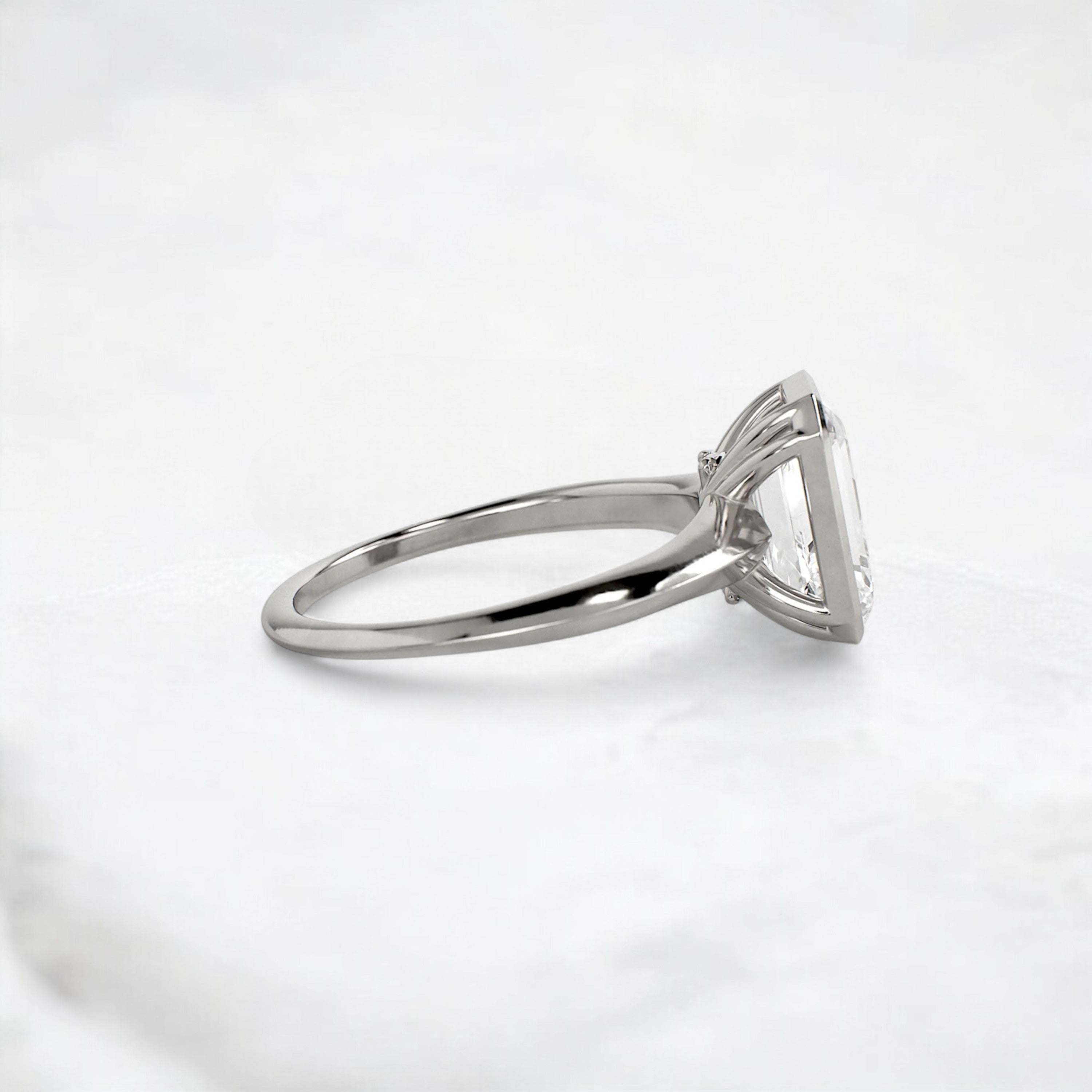hidden-muse-emerald-glow-bezel-moissanite-engagement-ring-3-ct-platinum-gemfora-3