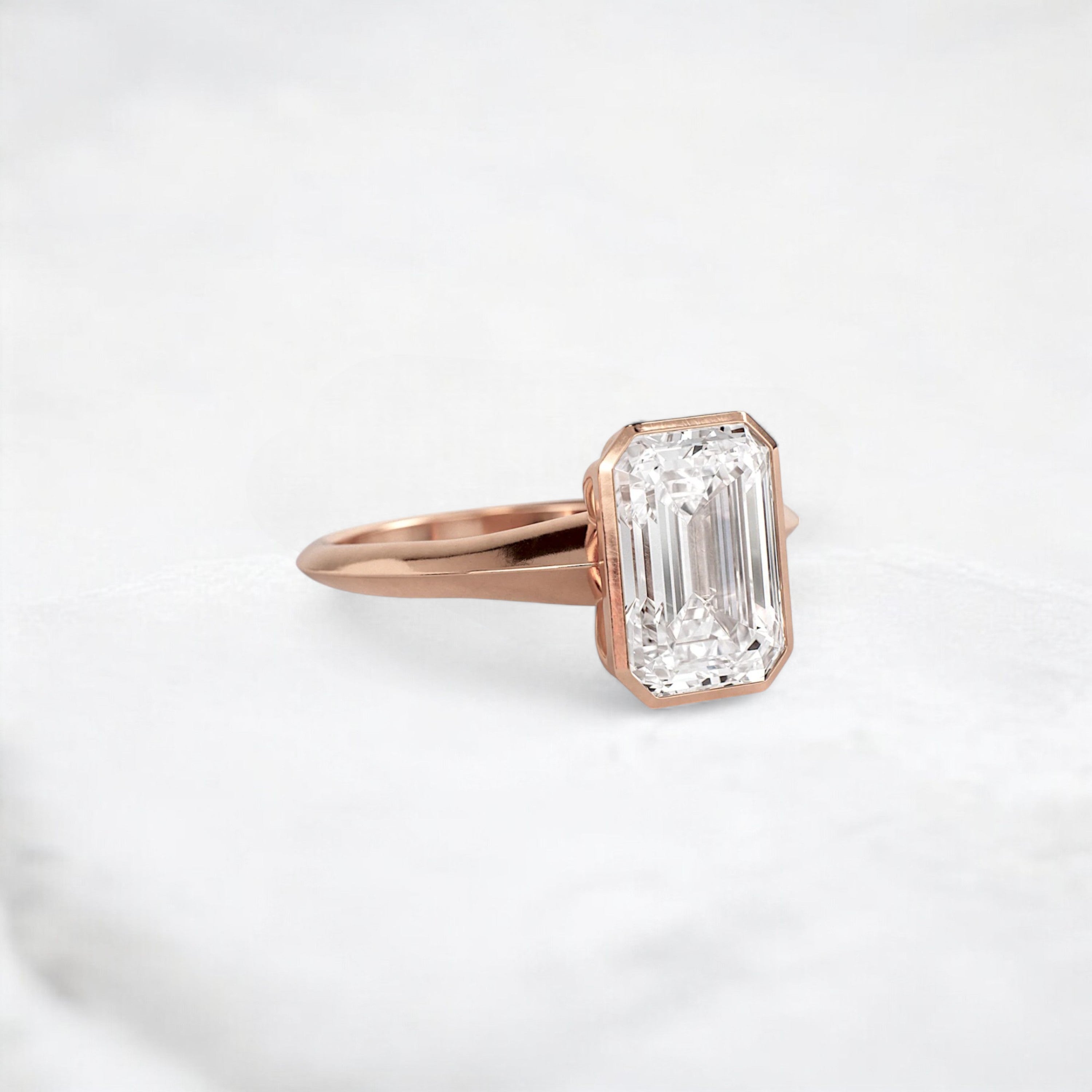 hidden-muse-emerald-glow-bezel-moissanite-engagement-ring-3-ct-rose-gold-gemfora-2