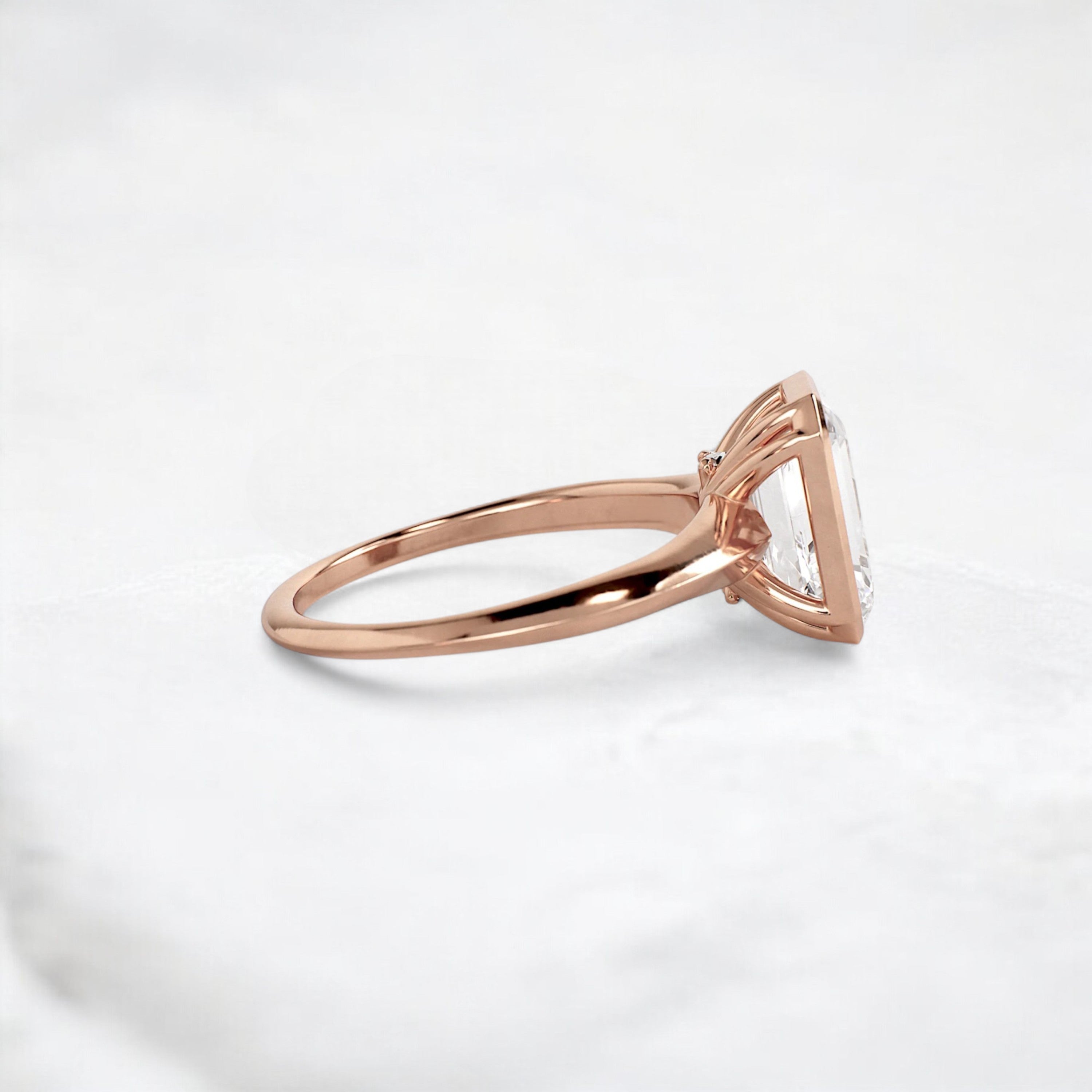 hidden-muse-emerald-glow-bezel-moissanite-engagement-ring-3-ct-rose-gold-gemfora-3
