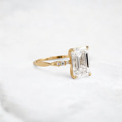 infinity-light-emerald-fire-twisted-moissanite-engagement-ring-3-ct-yellow-gold-gemfora-2