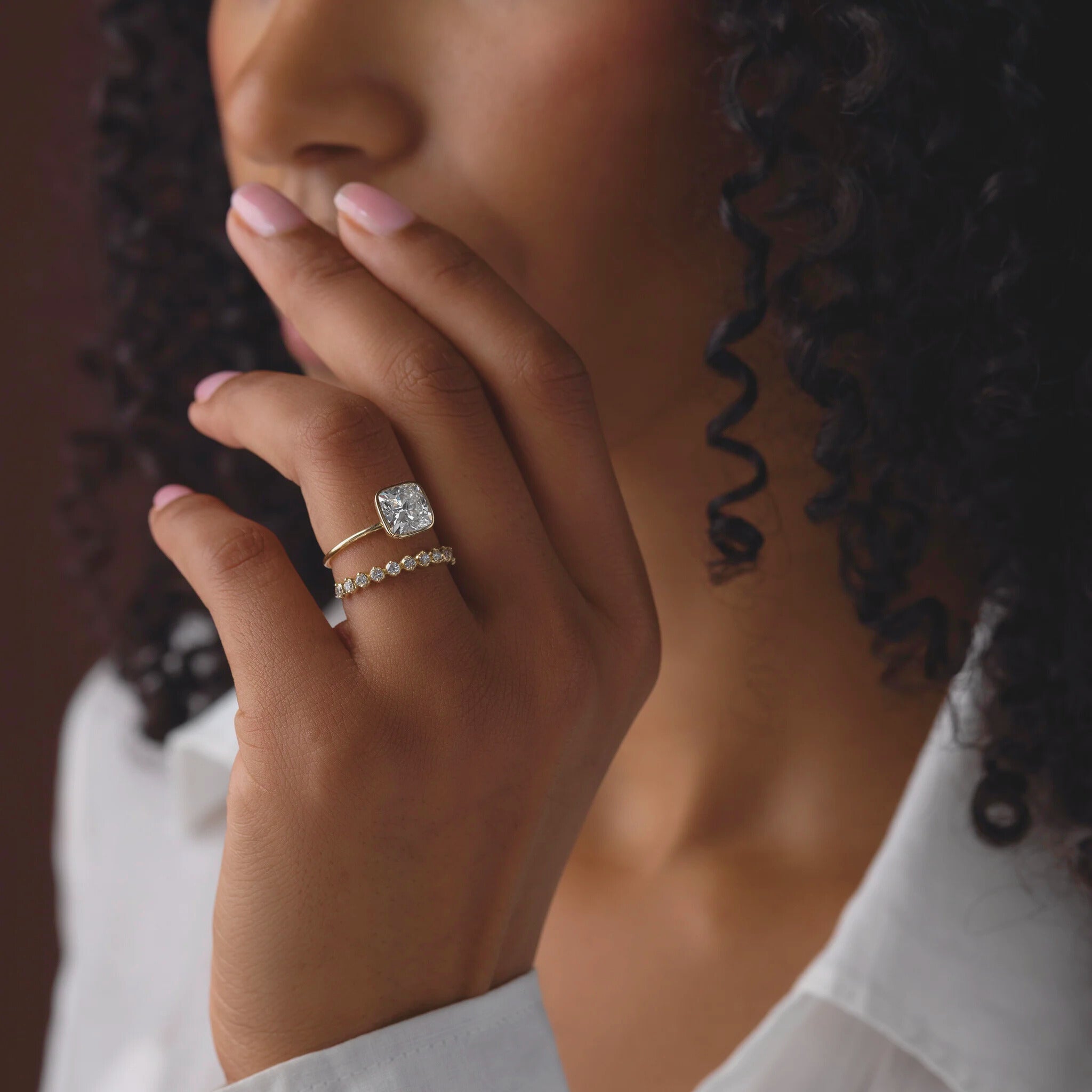 luminous-grace-2ct-cushion-cut-bezel-diamond-engagement-ring-4