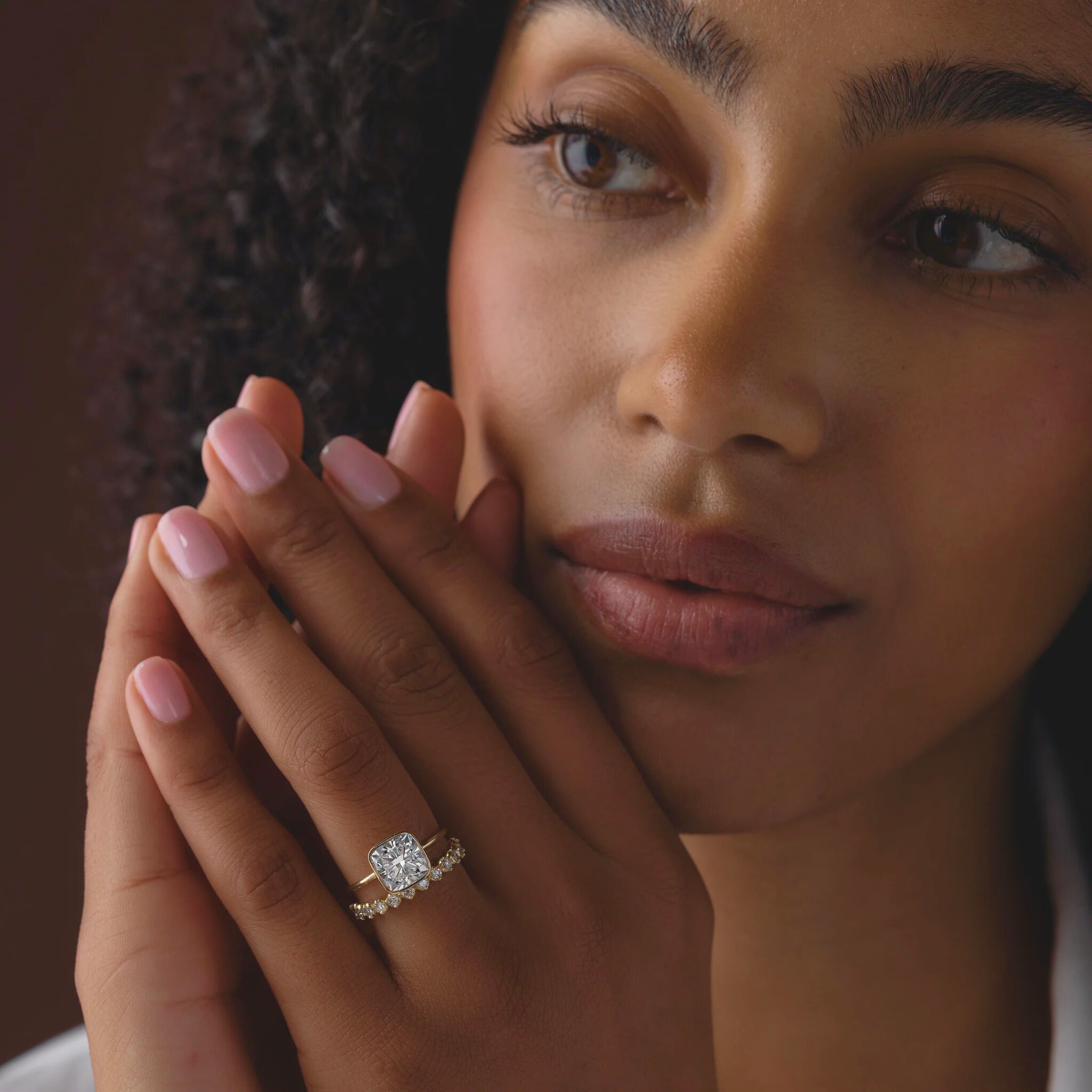 luminous-grace-2ct-cushion-cut-bezel-diamond-engagement-ring-5