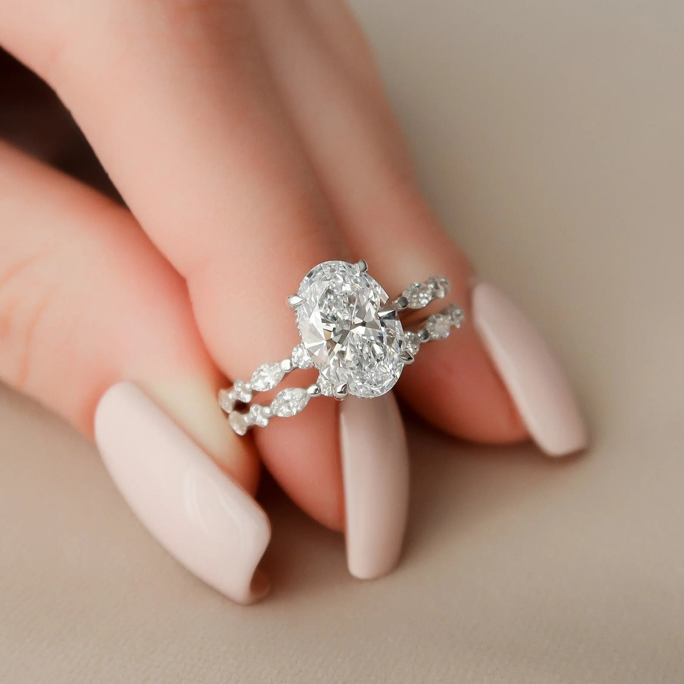 Oval 2.0CT moissanite halo bridal engagement ring close up