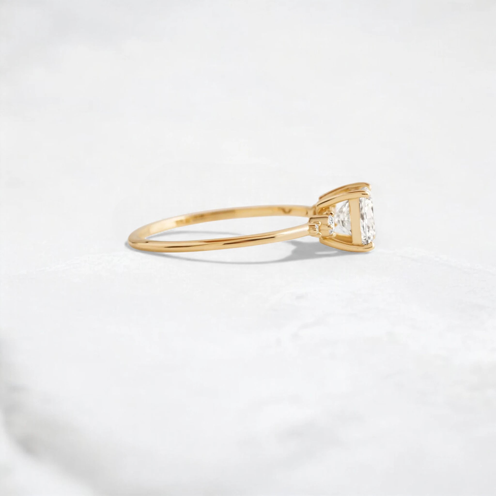 pictorial-princess-cut-2ct-focal-diamond-engagement-ring-9