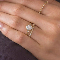 pictorialround-cut-moissanite-diamond-halo-engagement-ring-3