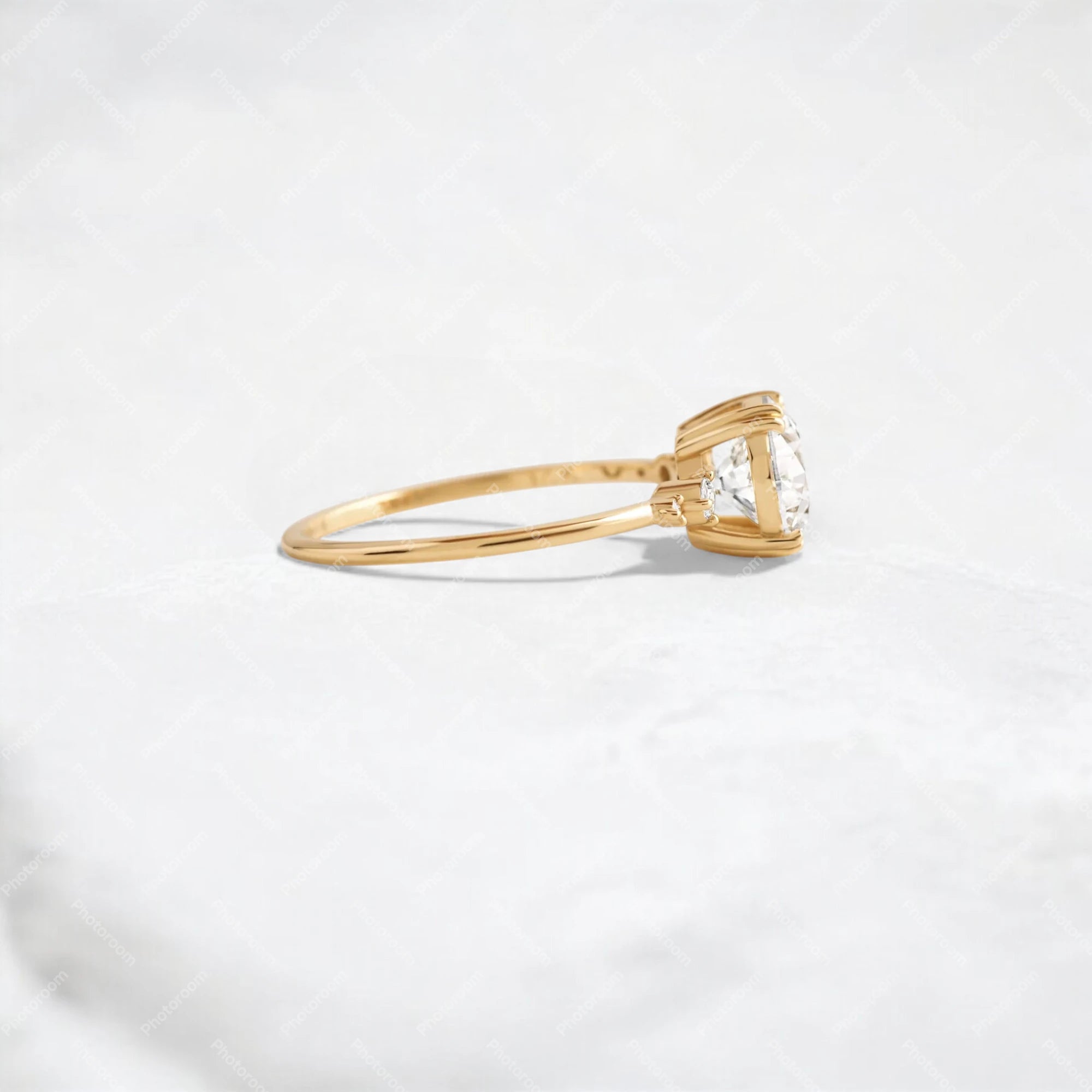 pictorialround-cut-moissanite-diamond-halo-engagement-ring-9