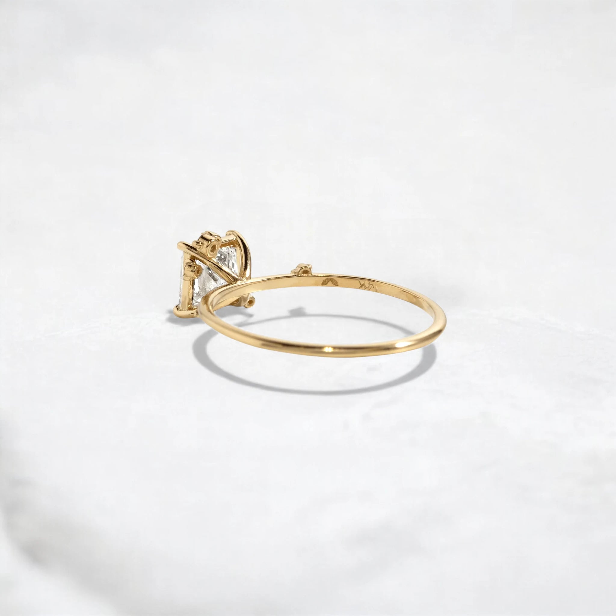 princess-cut-2ct-moissanite-diamond-engagement-ring-7_df5df9bb-0147-4e24-be11-f174e153db75