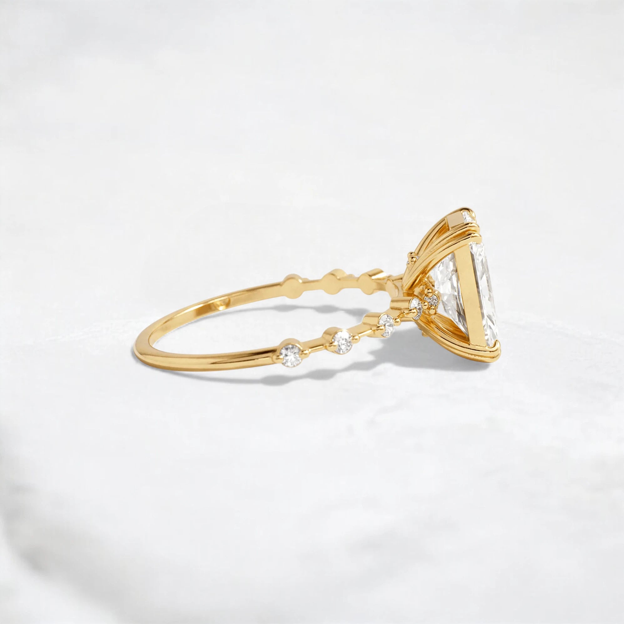 radiant-cut-1.5ct-halo-style-focal-diamond-engagement-ring-4