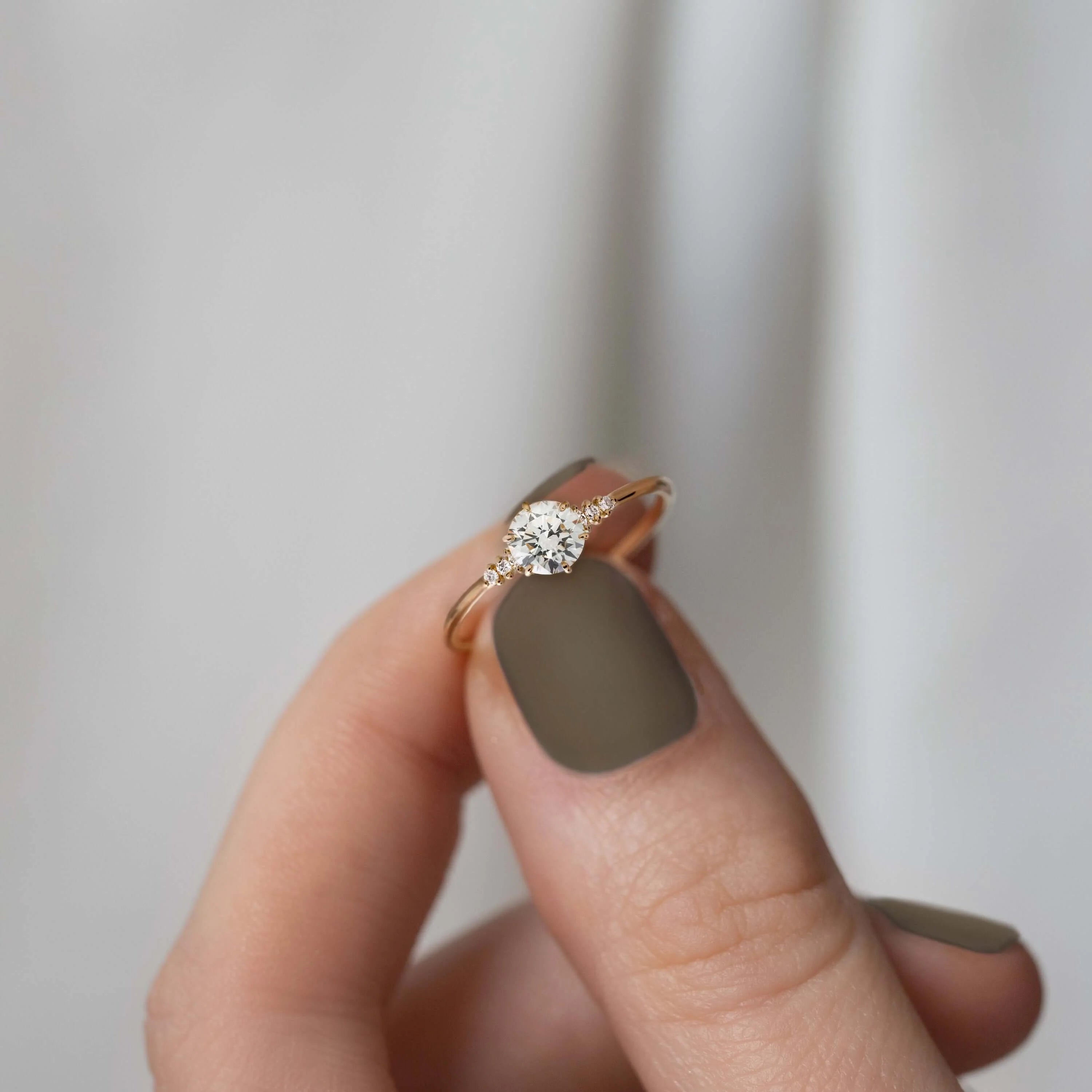 true-promise-round-moissanite-ring-in-classic-golden-glow-model-gemfora-5