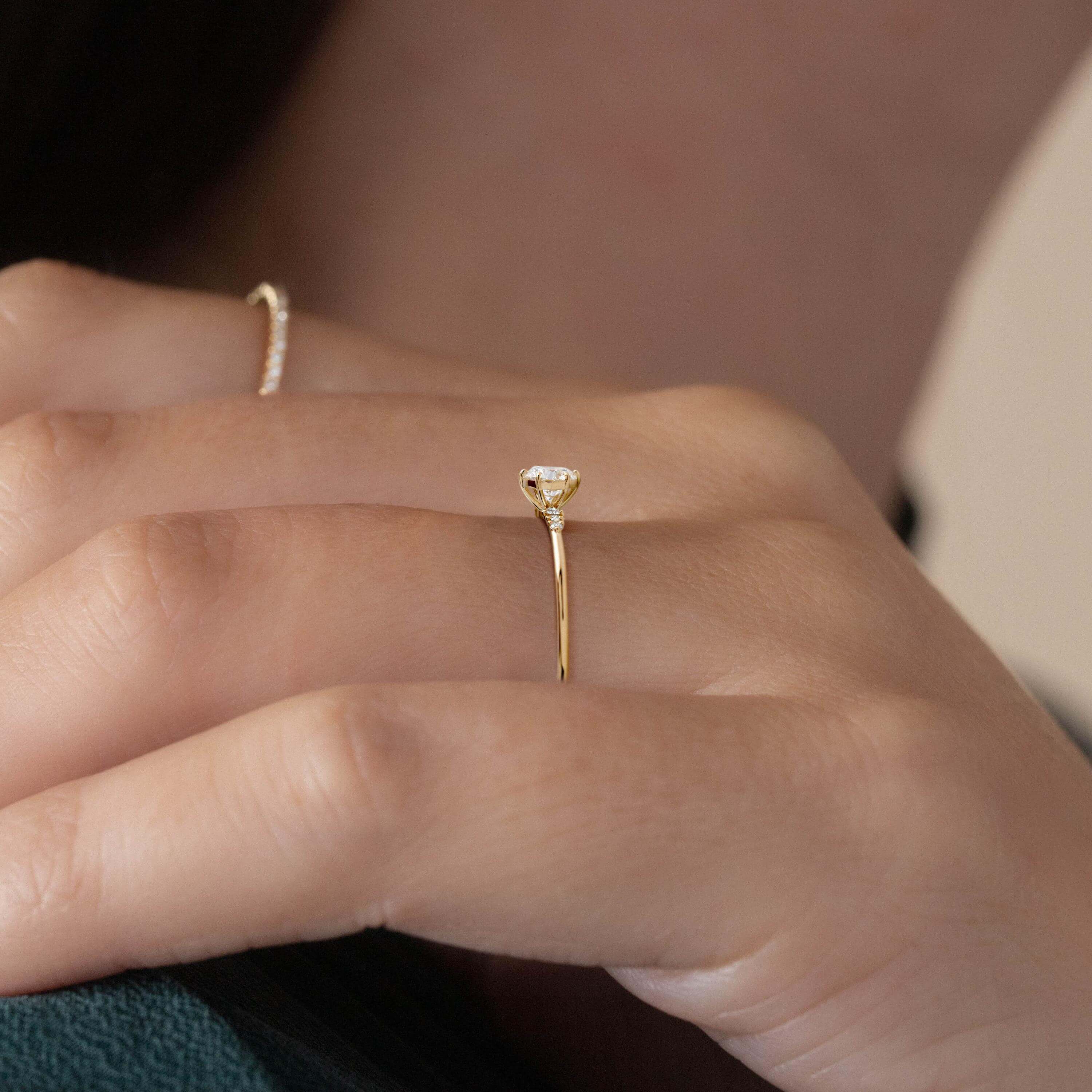 true-promise-round-moissanite-ring-in-classic-golden-glow-model-gemfora-8